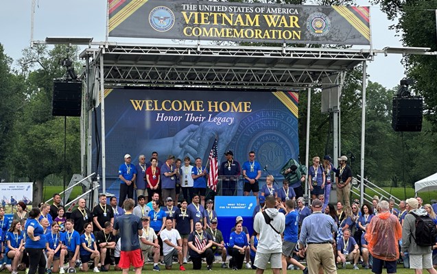 Group_shot_of_participators_of_the__wearblue__Circle_of_Remembrance_and_Run.
